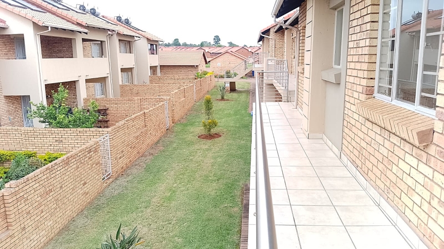 To Let 2 Bedroom Property for Rent in Monavoni Gauteng