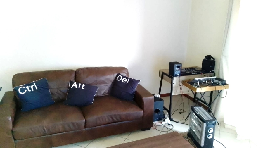 To Let 2 Bedroom Property for Rent in Monavoni Gauteng