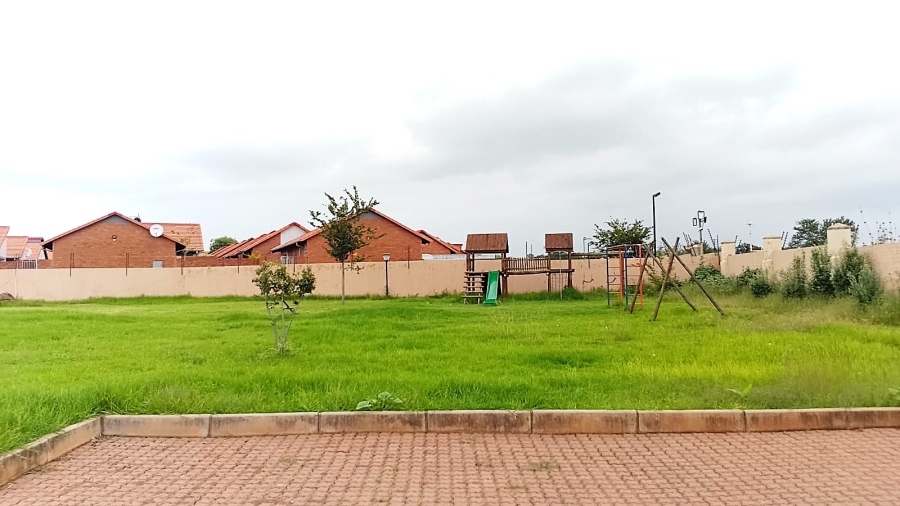 To Let 2 Bedroom Property for Rent in Monavoni Gauteng