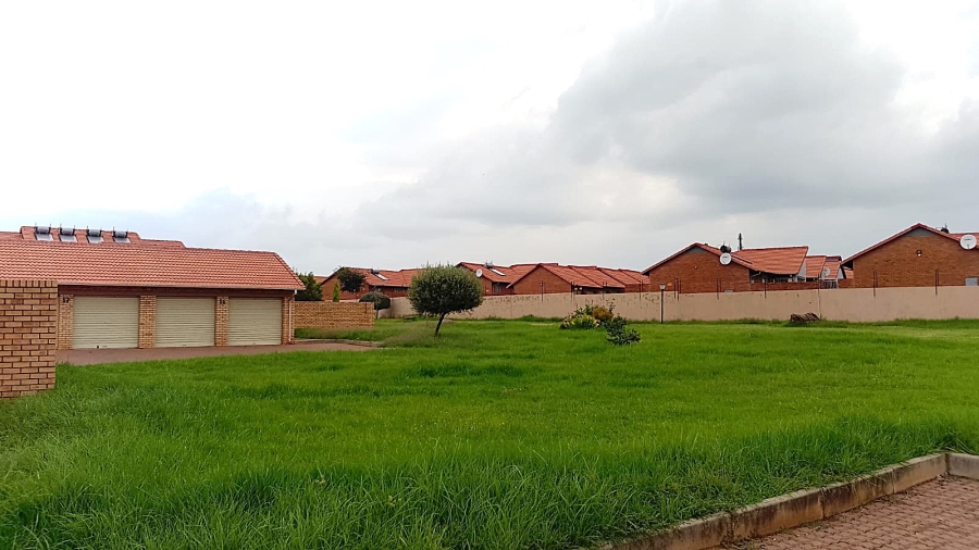 To Let 2 Bedroom Property for Rent in Monavoni Gauteng