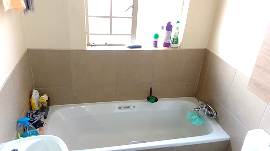 To Let 2 Bedroom Property for Rent in Monavoni Gauteng