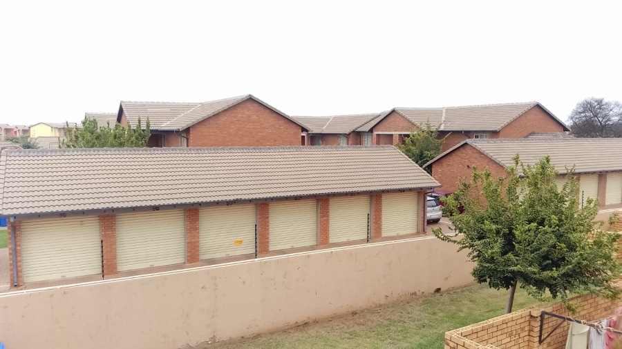 To Let 2 Bedroom Property for Rent in Monavoni Gauteng