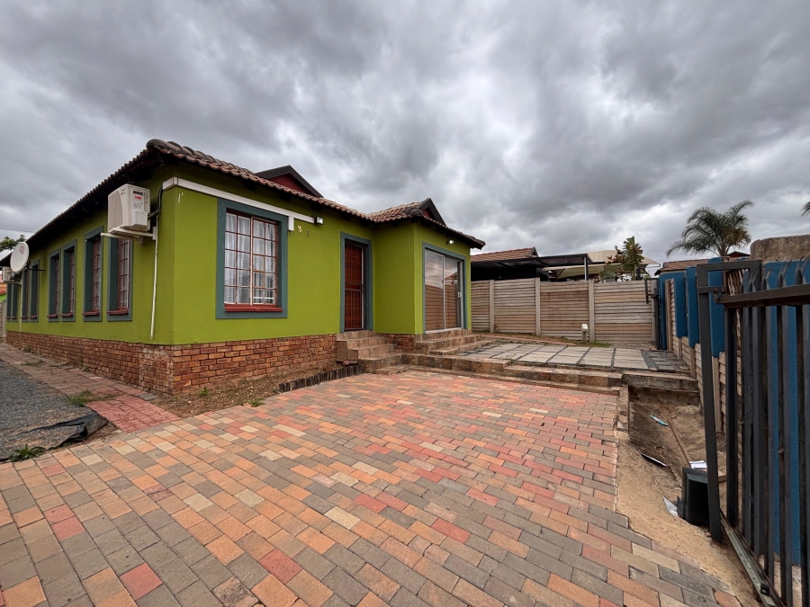 To Let 3 Bedroom Property for Rent in Olievenhoutbosch Gauteng