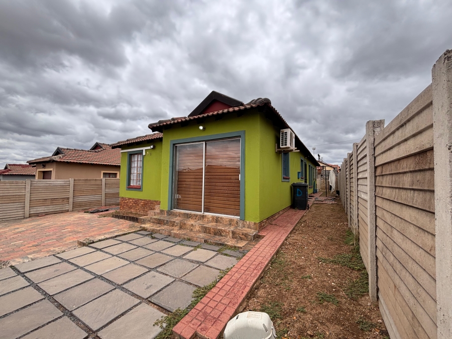 To Let 3 Bedroom Property for Rent in Olievenhoutbosch Gauteng