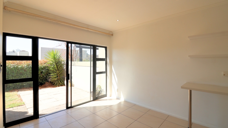 1 Bedroom Property for Sale in Lonehill Gauteng