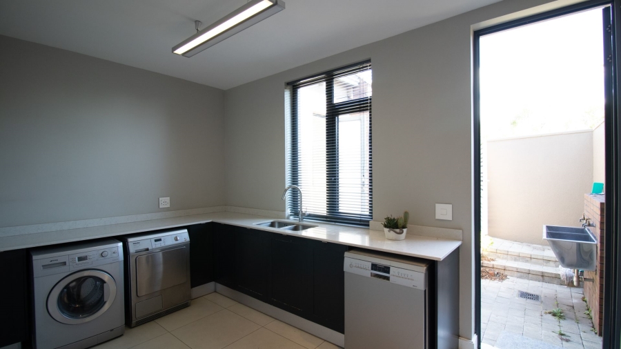 To Let 4 Bedroom Property for Rent in Kyalami Ah Gauteng