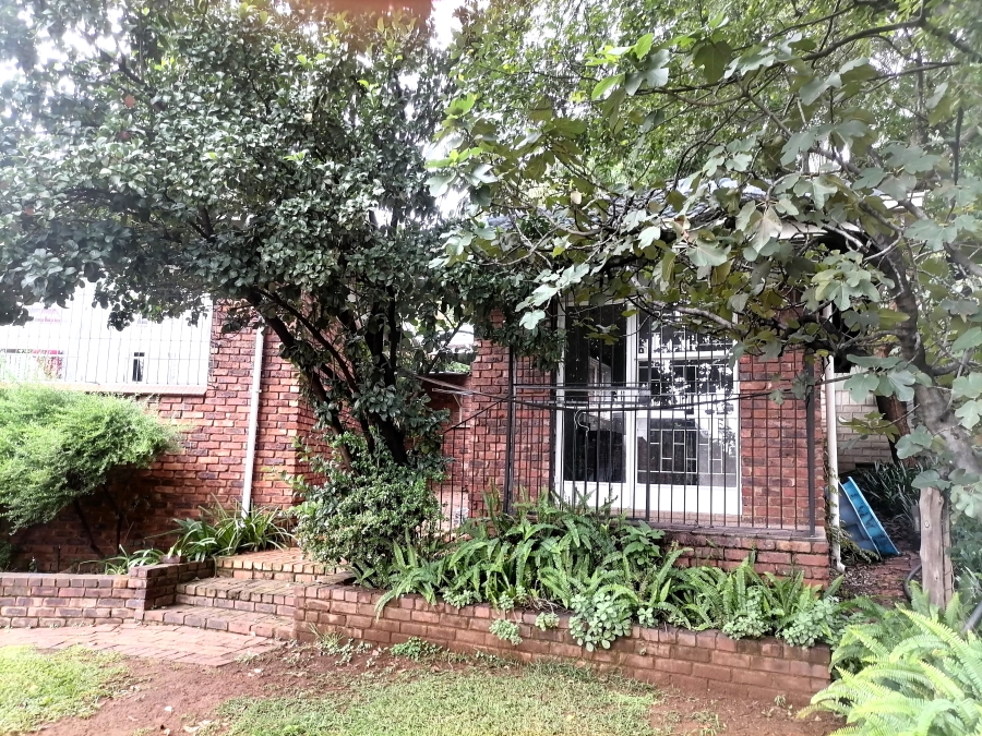 To Let 4 Bedroom Property for Rent in Zwartkop Gauteng