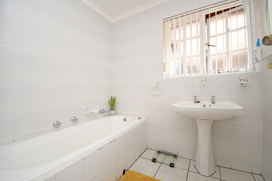 To Let 4 Bedroom Property for Rent in Ferndale Gauteng