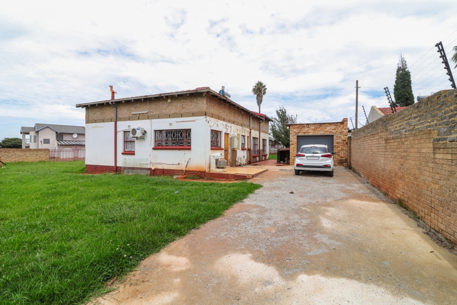3 Bedroom Property for Sale in Lenasia South Gauteng