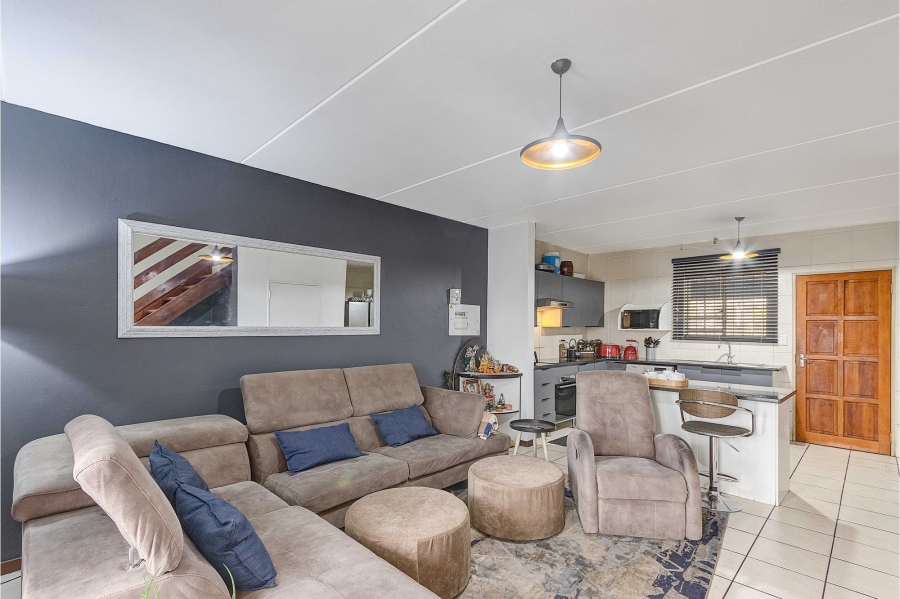 2 Bedroom Property for Sale in Sonneglans Gauteng