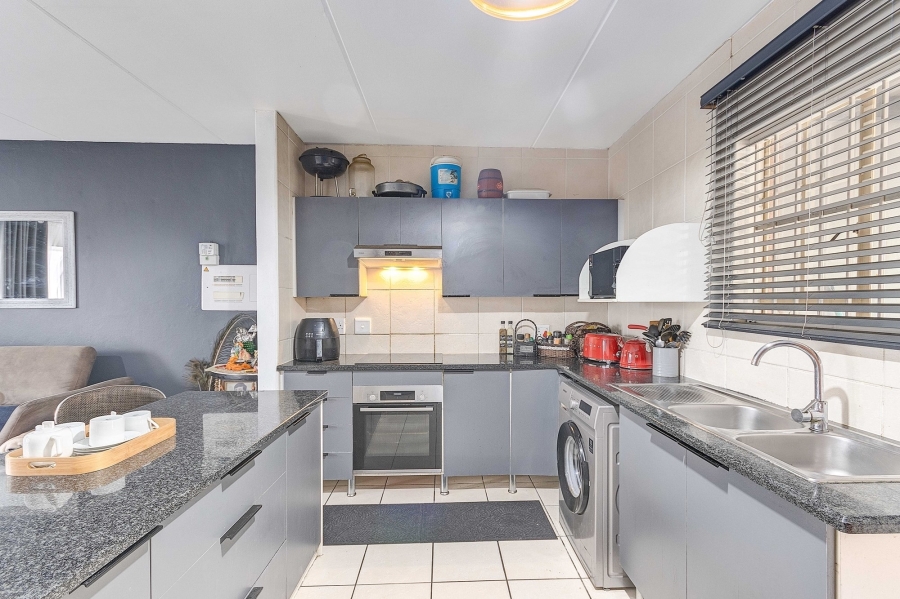 2 Bedroom Property for Sale in Sonneglans Gauteng