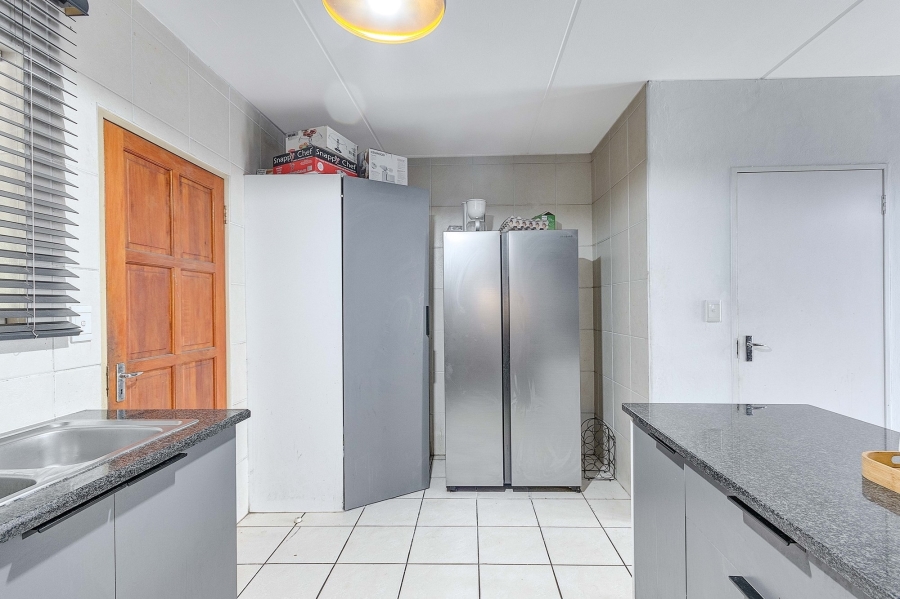 2 Bedroom Property for Sale in Sonneglans Gauteng