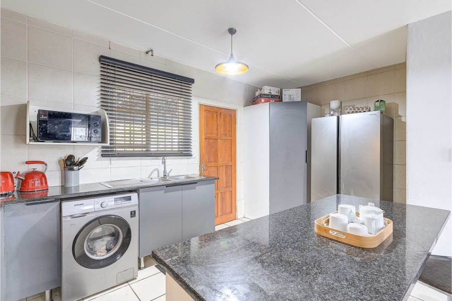 2 Bedroom Property for Sale in Sonneglans Gauteng