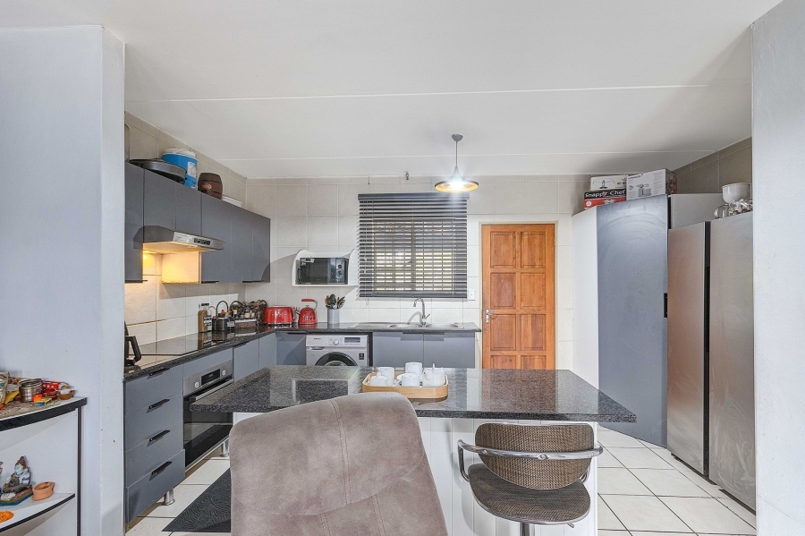 2 Bedroom Property for Sale in Sonneglans Gauteng