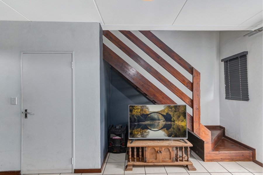 2 Bedroom Property for Sale in Sonneglans Gauteng