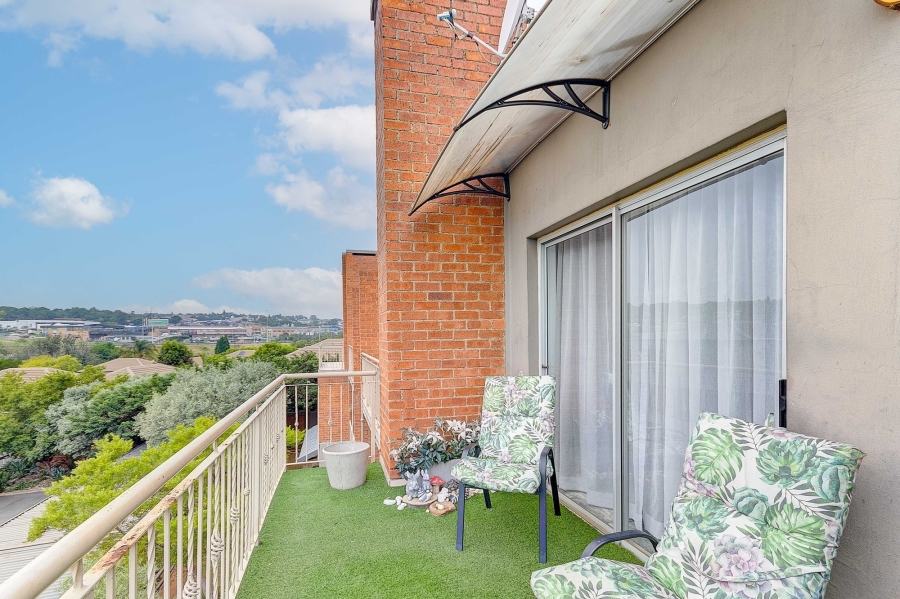 2 Bedroom Property for Sale in Sonneglans Gauteng