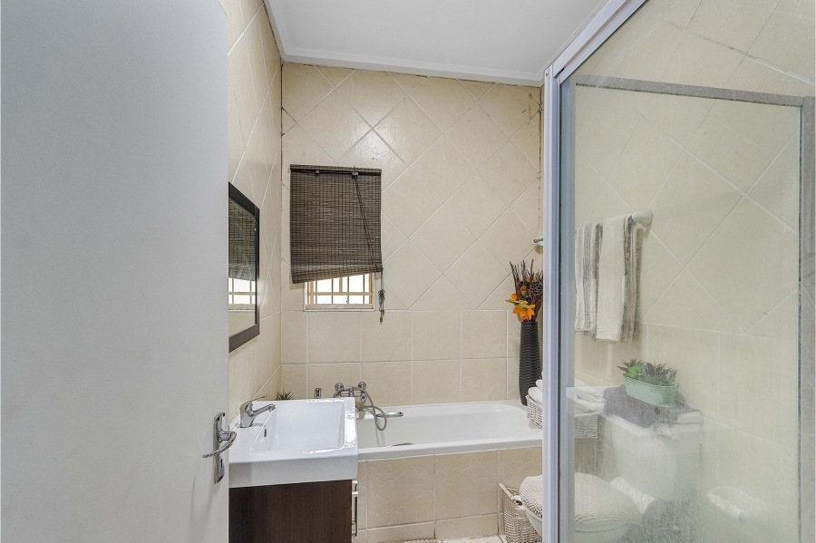2 Bedroom Property for Sale in Sonneglans Gauteng
