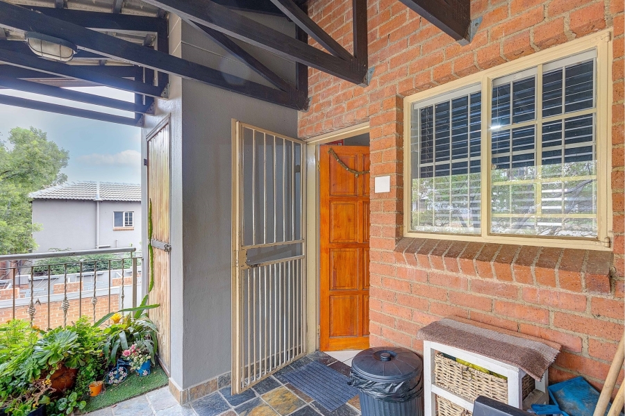 2 Bedroom Property for Sale in Sonneglans Gauteng