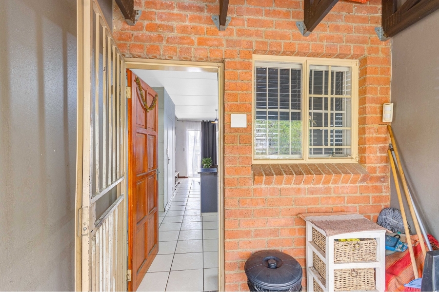 2 Bedroom Property for Sale in Sonneglans Gauteng