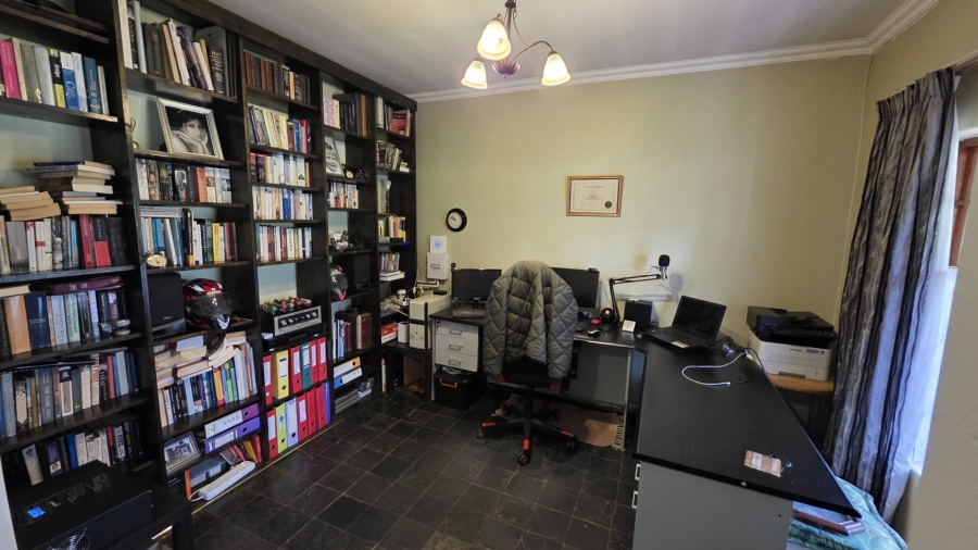 5 Bedroom Property for Sale in Sinoville Gauteng