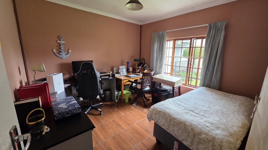 5 Bedroom Property for Sale in Sinoville Gauteng