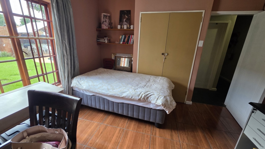 5 Bedroom Property for Sale in Sinoville Gauteng