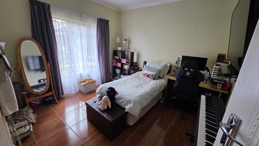 5 Bedroom Property for Sale in Sinoville Gauteng