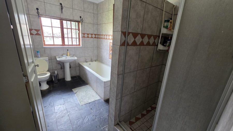5 Bedroom Property for Sale in Sinoville Gauteng