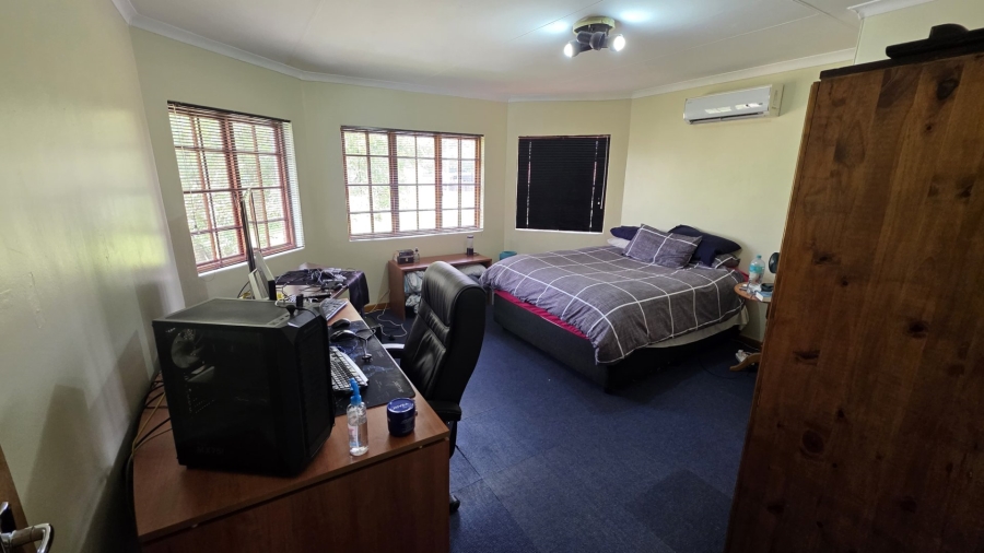 5 Bedroom Property for Sale in Sinoville Gauteng