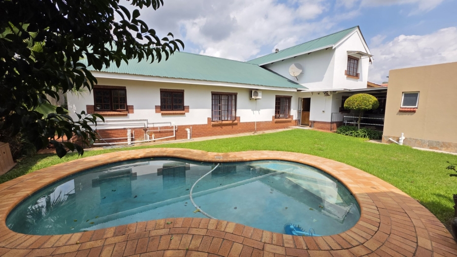 5 Bedroom Property for Sale in Sinoville Gauteng