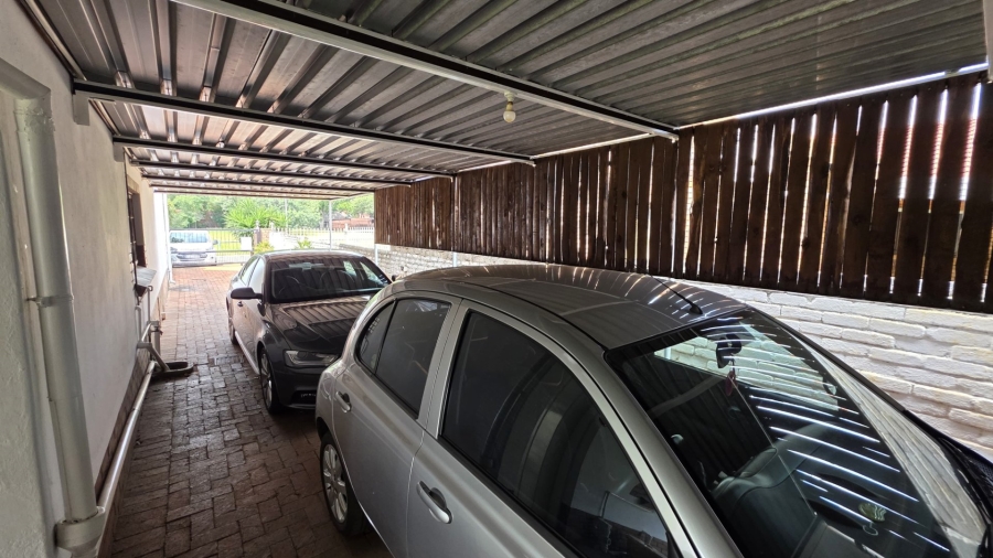5 Bedroom Property for Sale in Sinoville Gauteng