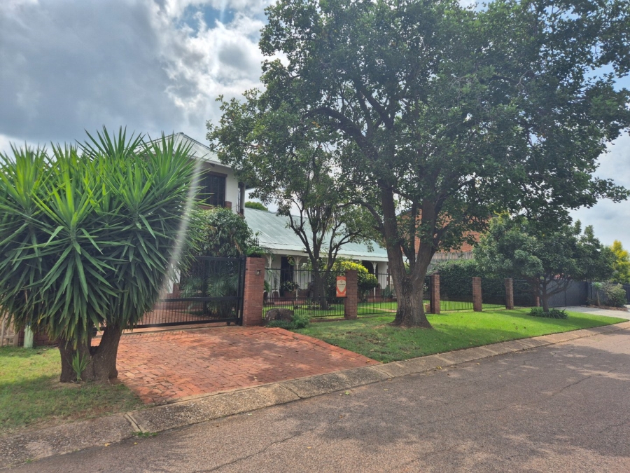 5 Bedroom Property for Sale in Sinoville Gauteng