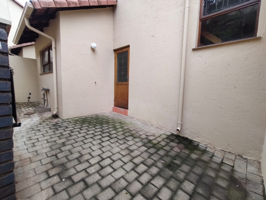 To Let 2 Bedroom Property for Rent in Kenmare Gauteng