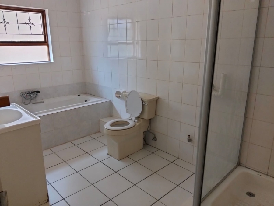 To Let 2 Bedroom Property for Rent in Kenmare Gauteng