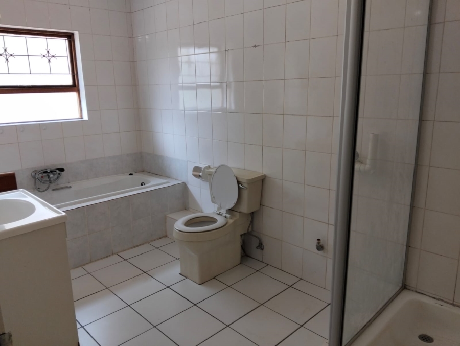 To Let 2 Bedroom Property for Rent in Kenmare Gauteng