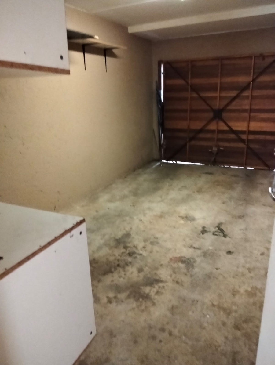 To Let 2 Bedroom Property for Rent in Kenmare Gauteng