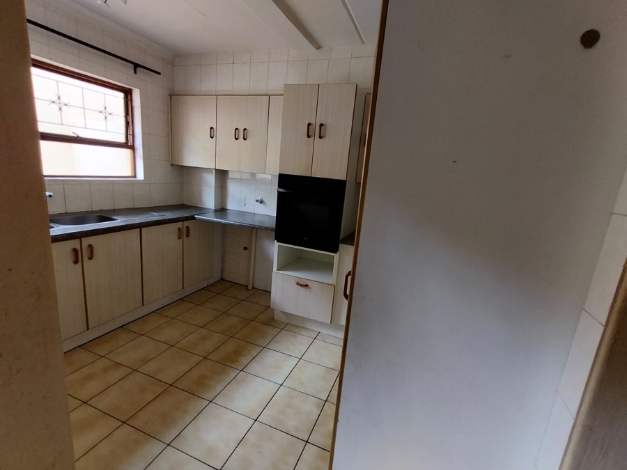To Let 2 Bedroom Property for Rent in Kenmare Gauteng