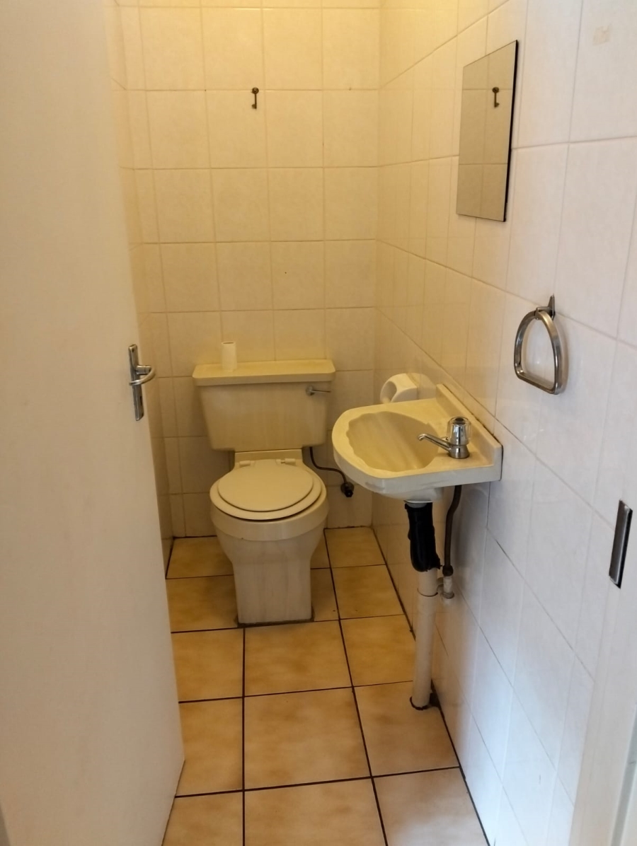 To Let 2 Bedroom Property for Rent in Kenmare Gauteng