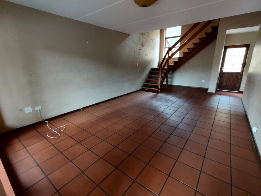 To Let 2 Bedroom Property for Rent in Kenmare Gauteng