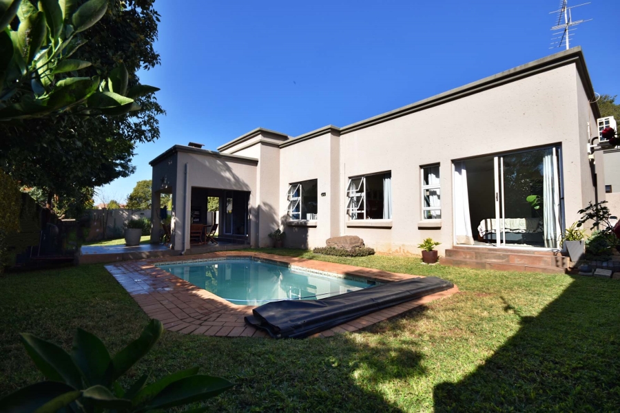 3 Bedroom Property for Sale in Bromhof Gauteng