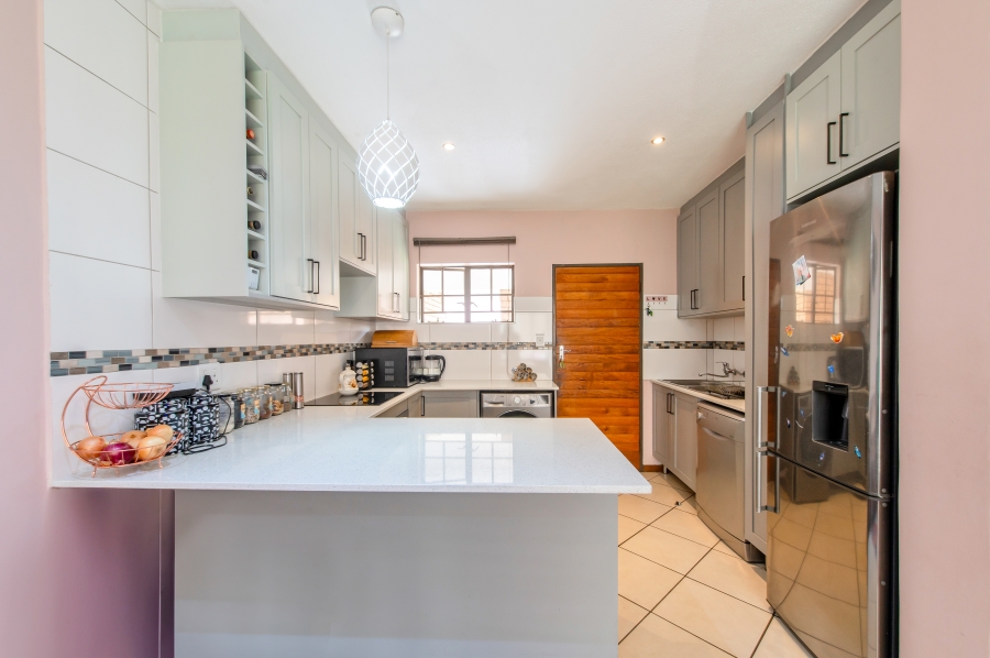 2 Bedroom Property for Sale in Noordwyk Gauteng