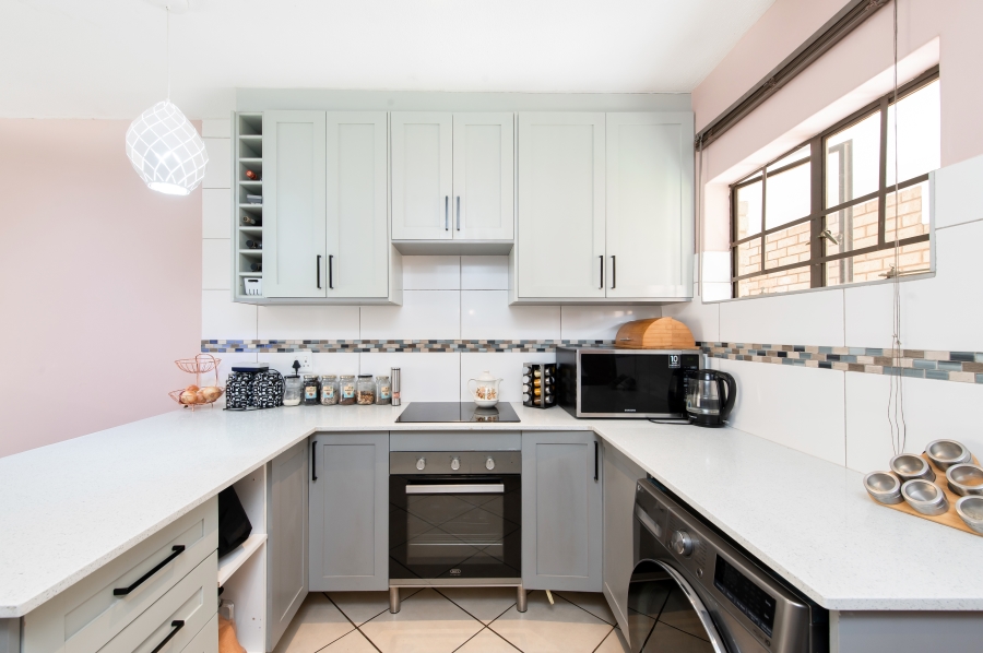 2 Bedroom Property for Sale in Noordwyk Gauteng