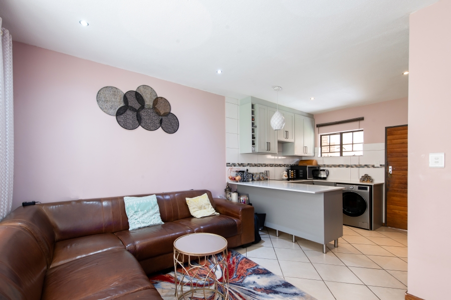 2 Bedroom Property for Sale in Noordwyk Gauteng