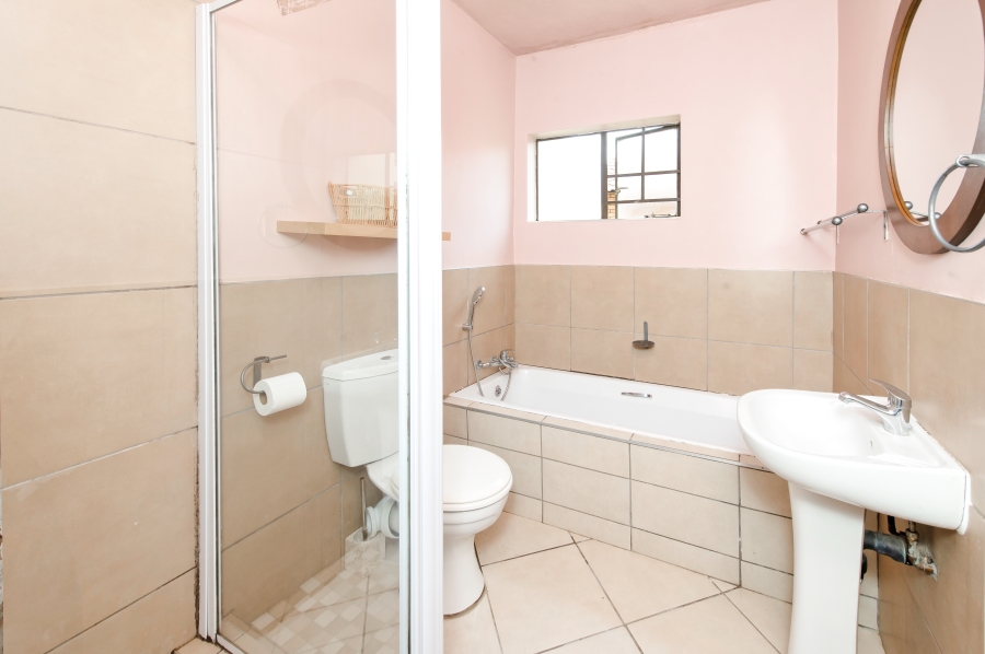 2 Bedroom Property for Sale in Noordwyk Gauteng