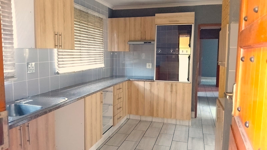 To Let 3 Bedroom Property for Rent in Olievenhoutbosch Gauteng