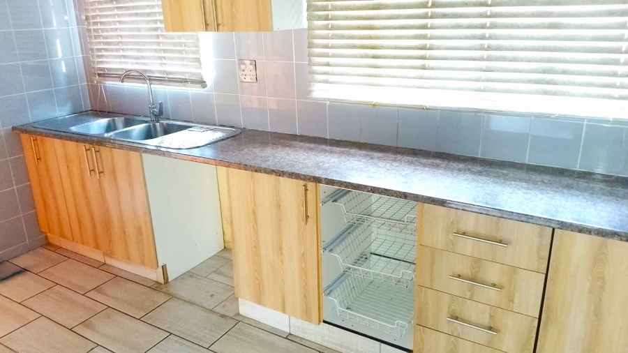 To Let 3 Bedroom Property for Rent in Olievenhoutbosch Gauteng