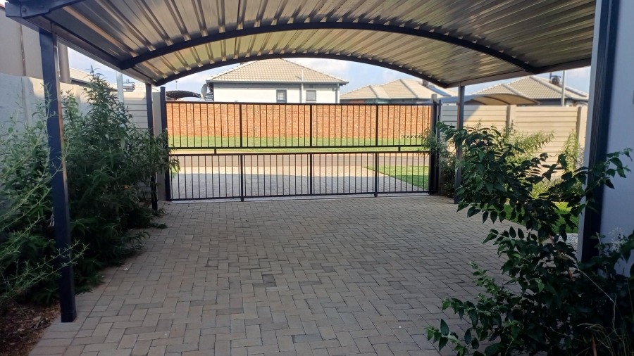 3 Bedroom Property for Sale in Sky City Gauteng