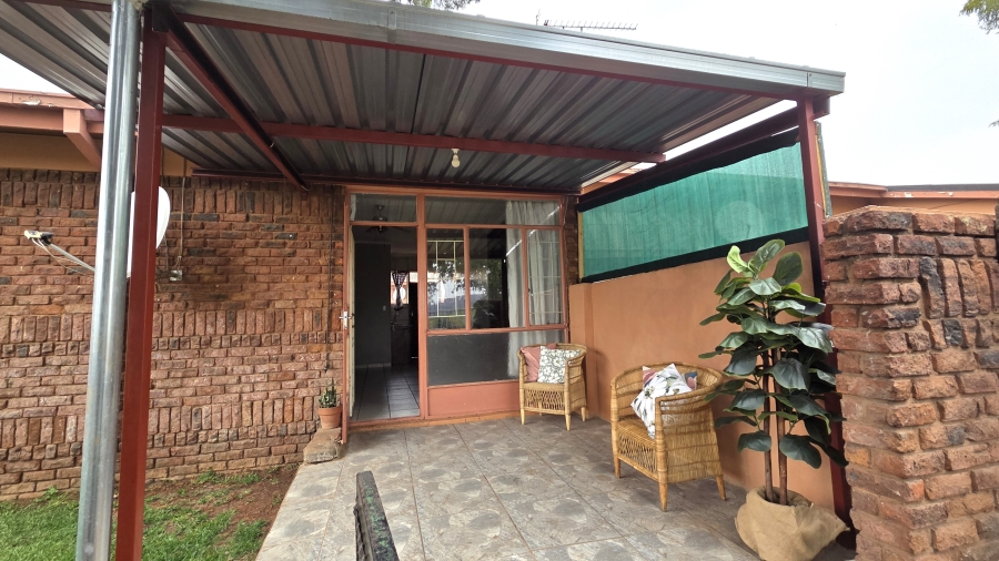 2 Bedroom Property for Sale in Hermanstad Gauteng