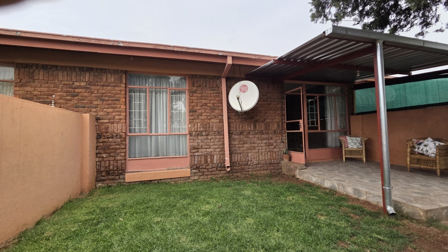 2 Bedroom Property for Sale in Hermanstad Gauteng