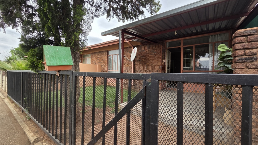 2 Bedroom Property for Sale in Hermanstad Gauteng